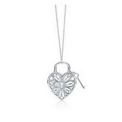 FILIGREE HEARTPENDANT WITH KEY
