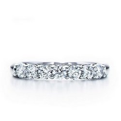 Shared-setting band ring